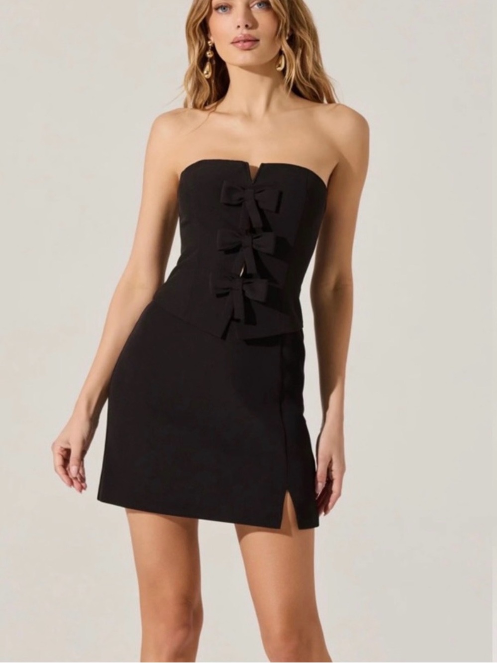 Astr Strapless Black Mini Dress with Sweetheart Notch